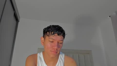 Snapshot of iamjulian_ chatting on May 2026 12:00:02 PM Juliiiiian online show from May 2026 12:00:02 PM