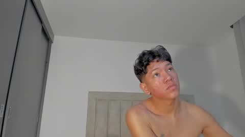 Snapshot of iamjulian_ chatting on May 2026 11:51:02 AM Juliiiiian online show from May 2026 11:51:02 AM