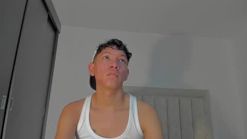 Snapshot of iamjulian_ chatting on May 2026 11:40:01 AM Juliiiiian online show from May 2026 11:40:01 AM