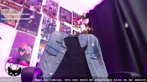 Snapshot of iammari_ chatting on December 2024 01:36:02 AM Mari online show from December 2024 01:36:02 AM