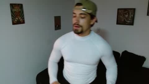 Ian Davis online show from November 2025 03:28:01 AM