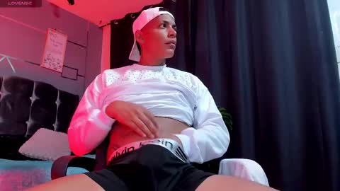 Snapshot of ian_lein chatting on December 2025 03:22:01 AM IAN LEIN online show from December 2025 03:22:01 AM