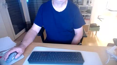 iandy12 online show from October 2025 10:47:01 PM