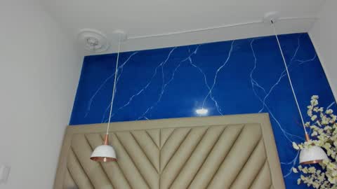 ibbie_ online show from December 2025 12:01:02 PM