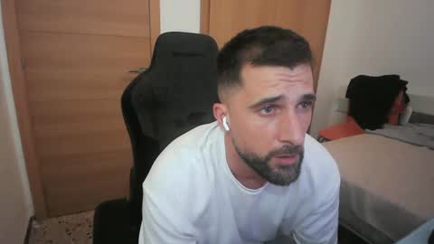 Snapshot of iberian_macho chatting on October 2025 09:35:02 PM iberian_macho online show from October 2025 09:35:02 PM
