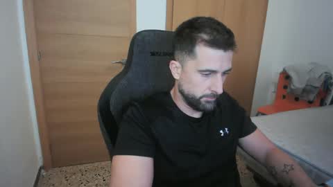 Snapshot of iberian_macho chatting on October 2025 06:36:01 AM iberian_macho online show from October 2025 06:36:01 AM