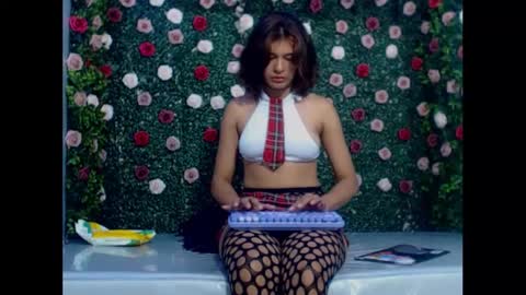 ice_199 online show from October 2025 01:38:01 AM