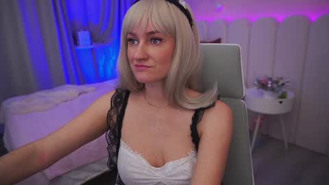 ice_kitty online show from December 2024 05:12:01 AM