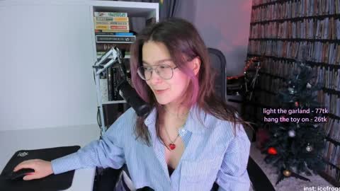 Snapshot of icefroq chatting on December 2024 06:05:02 PM Julia online show from December 2024 06:05:02 PM