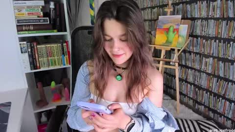 Snapshot of icefroq chatting on September 2025 09:26:01 PM Julia online show from September 2025 09:26:01 PM