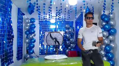 Snapshot of icevermilk chatting on January 2025 05:24:02 PM THOMAS AND DAMIAND online show from January 2025 05:24:02 PM