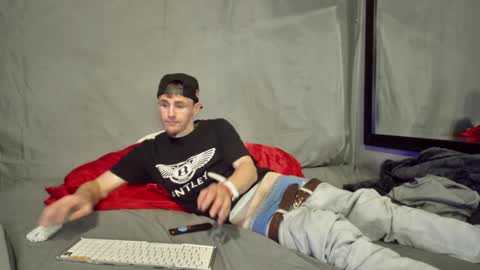 Snapshot of igetherwetter chatting on January 2025 02:03:02 AM Amiri Roue online show from January 2025 02:03:02 AM