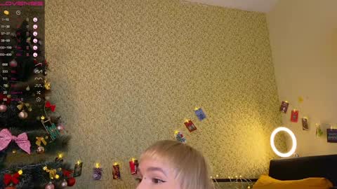 Snapshot of igotuscookies chatting on December 2024 08:15:01 PM Emmy help me reach 100 thumbs up online show from December 2024 08:15:01 PM