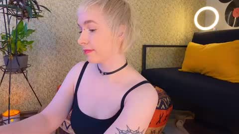 Snapshot of igotuscookies chatting on February 2025 05:48:02 AM Emmy help me reach 100 thumbs up online show from February 2025 05:48:02 AM