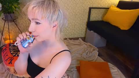 Snapshot of igotuscookies chatting on November 2025 07:41:02 PM Emmy help me reach 100 thumbs up online show from November 2025 07:41:02 PM