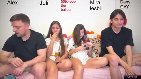 Snapshot of ihavepaws33 chatting on December 2024 03:21:01 PM Julia and Mira online show from December 2024 03:21:01 PM