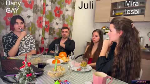 Snapshot of ihavepaws33 chatting on December 2024 07:27:02 PM Julia and Mira online show from December 2024 07:27:02 PM