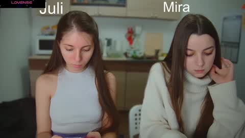Snapshot of ihavepaws33 chatting on March 2025 04:46:02 PM Julia and Mira online show from March 2025 04:46:02 PM