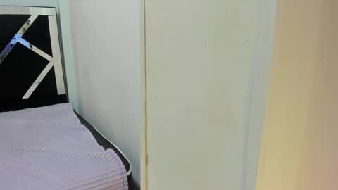 Isabella online show from September 2025 01:05:01 PM