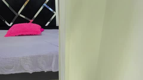 Isabella online show from September 2025 01:16:02 PM