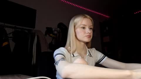 ShyLuna online show from February 2026 06:17:02 AM