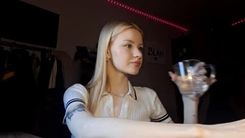 ShyLuna online show from February 2026 06:09:02 AM