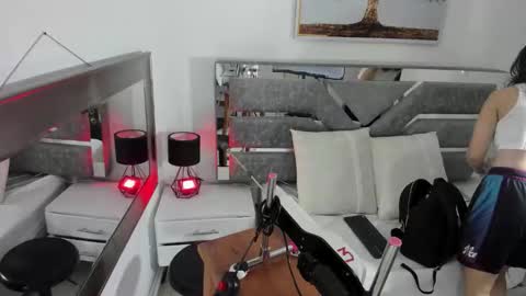 ILY   online show from November 2025 11:40:01 PM