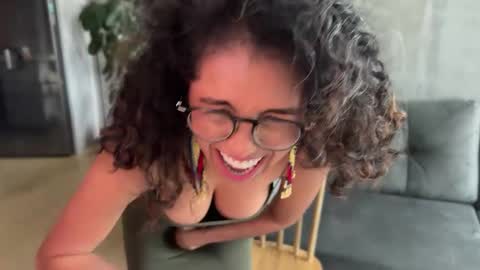 Snapshot of illaroom chatting on February 2025 09:48:02 PM Kloe online show from February 2025 09:48:02 PM