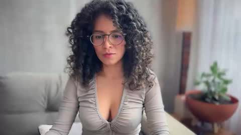 Snapshot of illaroom chatting on October 2025 06:47:02 PM Kloe online show from October 2025 06:47:02 PM