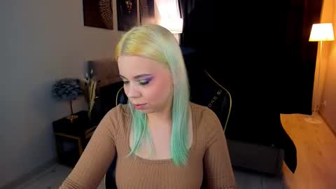 Roxy online show from November 2025 06:19:02 PM