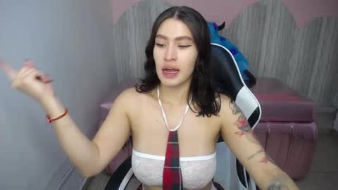 Anny online show from October 2025 12:50:01 PM