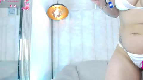 Helina online show from October 2025 12:12:02 PM