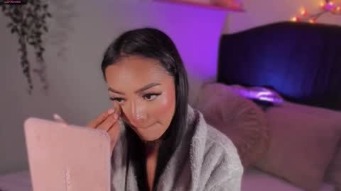 Isa online show from December 2025 08:05:01 PM