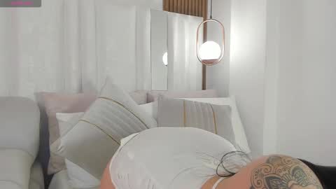 Juli  online show from October 2025 04:37:01 PM