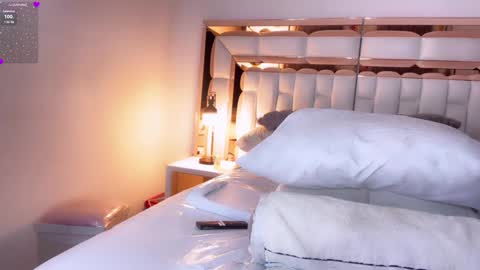 Snapshot of im_yours_01 chatting on February 2025 03:43:02 AM daniella online show from February 2025 03:43:02 AM