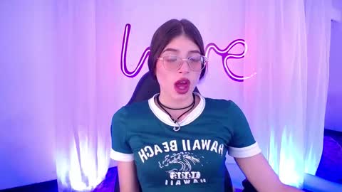 Snapshot of imchloe_ chatting on October 2025 08:20:02 PM Chloe online show from October 2025 08:20:02 PM