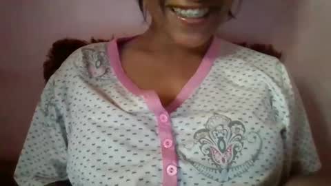 Snapshot of imlovelyrose chatting on March 2025 03:08:01 AM ROSE online show from March 2025 03:08:01 AM