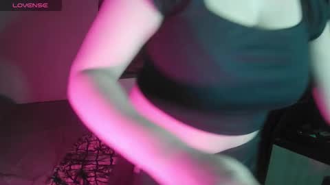 Snapshot of imlovelyrose chatting on November 2025 06:51:02 PM ROSE online show from November 2025 06:51:02 PM