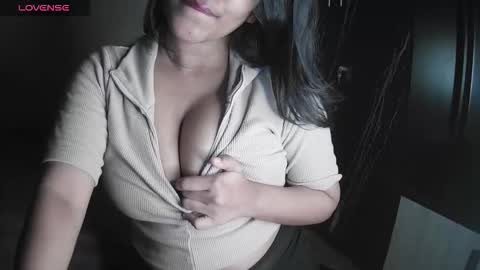 Snapshot of imlovelyrose chatting on December 2025 07:22:01 PM ROSE online show from December 2025 07:22:01 PM