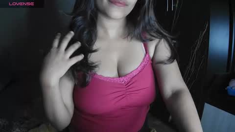 Snapshot of imlovelyrose chatting on December 2025 07:53:01 PM ROSE online show from December 2025 07:53:01 PM