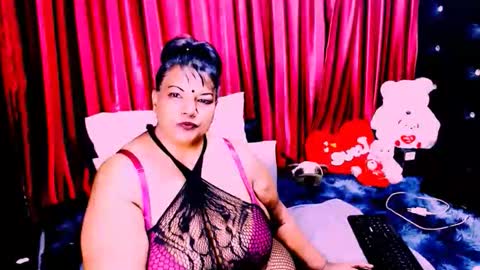 indian_rubyxx online show from October 2025 05:14:01 PM