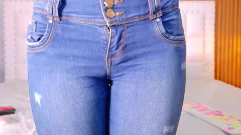 LITTLE AINHOA  online show from October 2025 07:37:02 PM