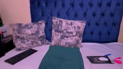 Mishka online show from December 2025 05:41:01 PM