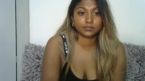 indianqtpie6 online show from November 2025 06:40:02 PM