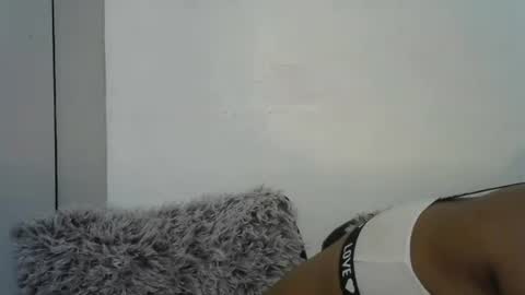 indianqtpie6 online show from November 2025 06:24:02 PM