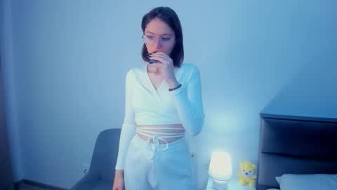 Kira online show from November 2025 04:11:02 AM