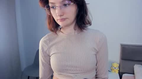 Kira online show from November 2025 04:11:02 AM