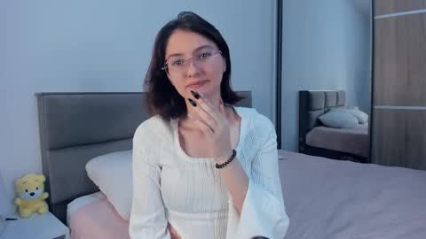 Kira online show from November 2025 04:18:01 AM