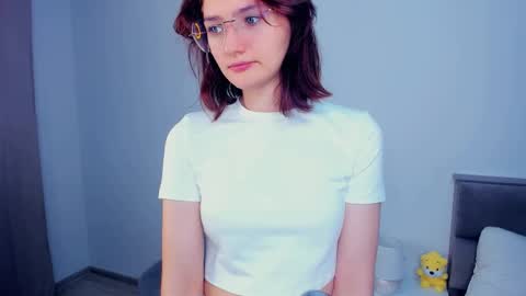 Kira online show from December 2025 04:06:01 AM