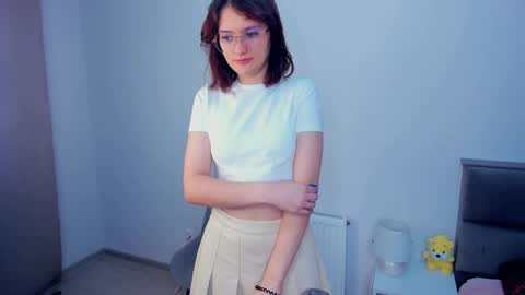 Kira online show from December 2025 04:07:01 AM